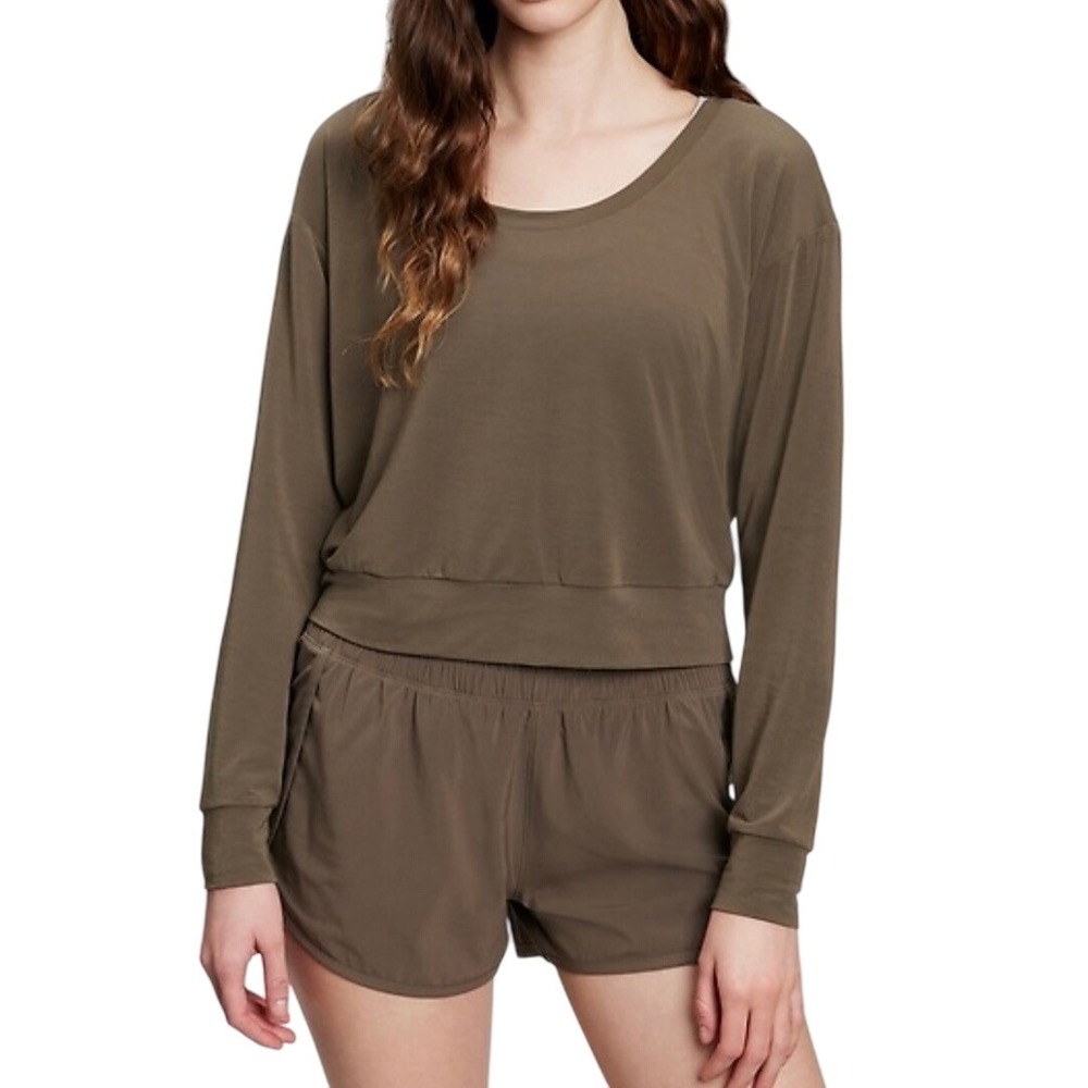 GapFit Breathe Sherwood Forest Green Long Sleeve Cropped T-Shirt, Small, Yoga